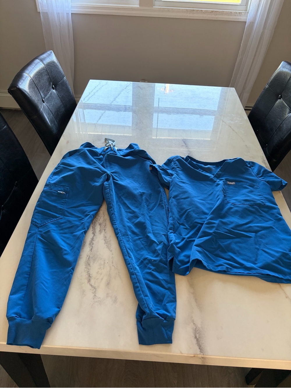 FIGS SCRUB SET IN COLOR ROYAL BLUE